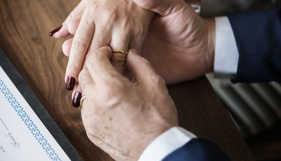 Jak zabezpieczyć się przed długami małżonka w trakcie rozwodu?